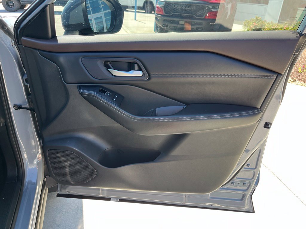 Used 2023 Nissan Rogue SL w/ SL Premium Package FWD image 31