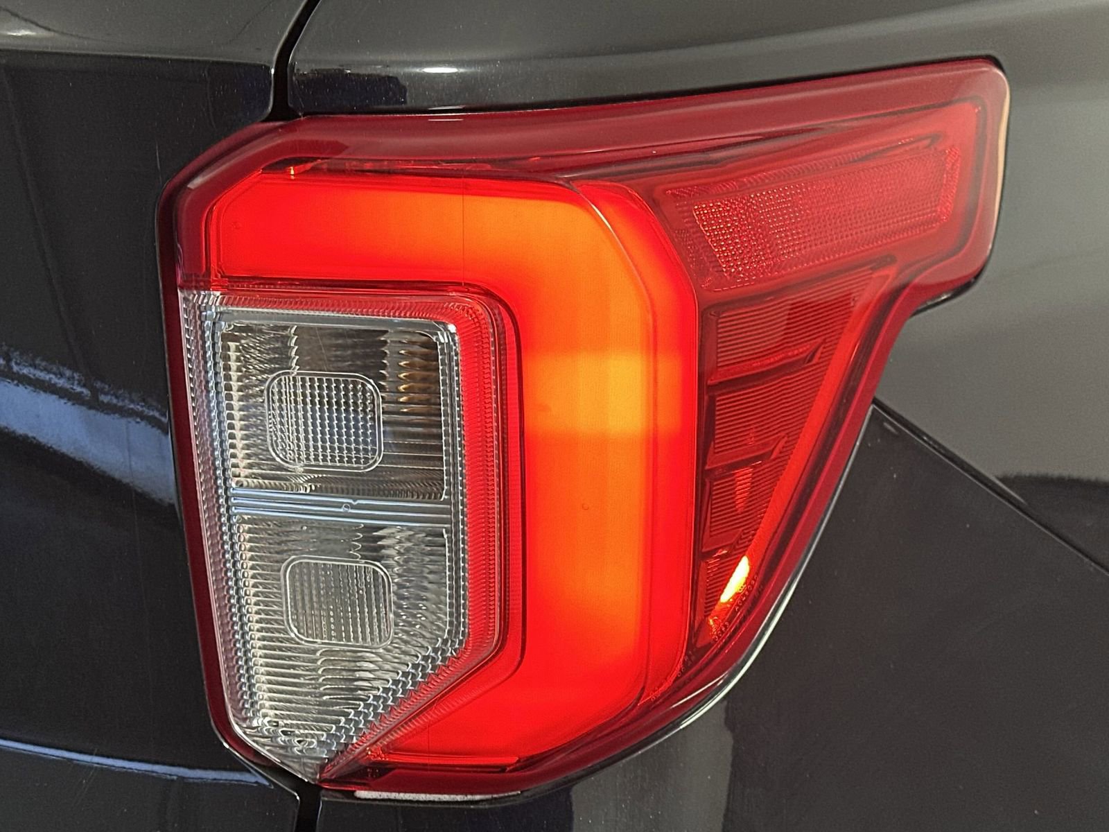 Used 2022 Ford Explorer Limited w/ Equipment Group 301A image 30