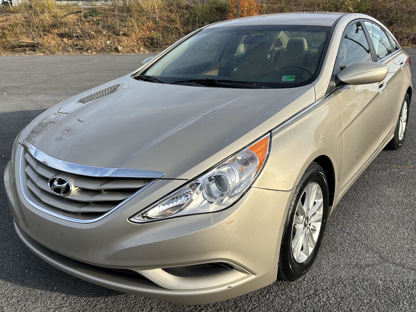 Used 2011 Hyundai Sonata GLS image 2