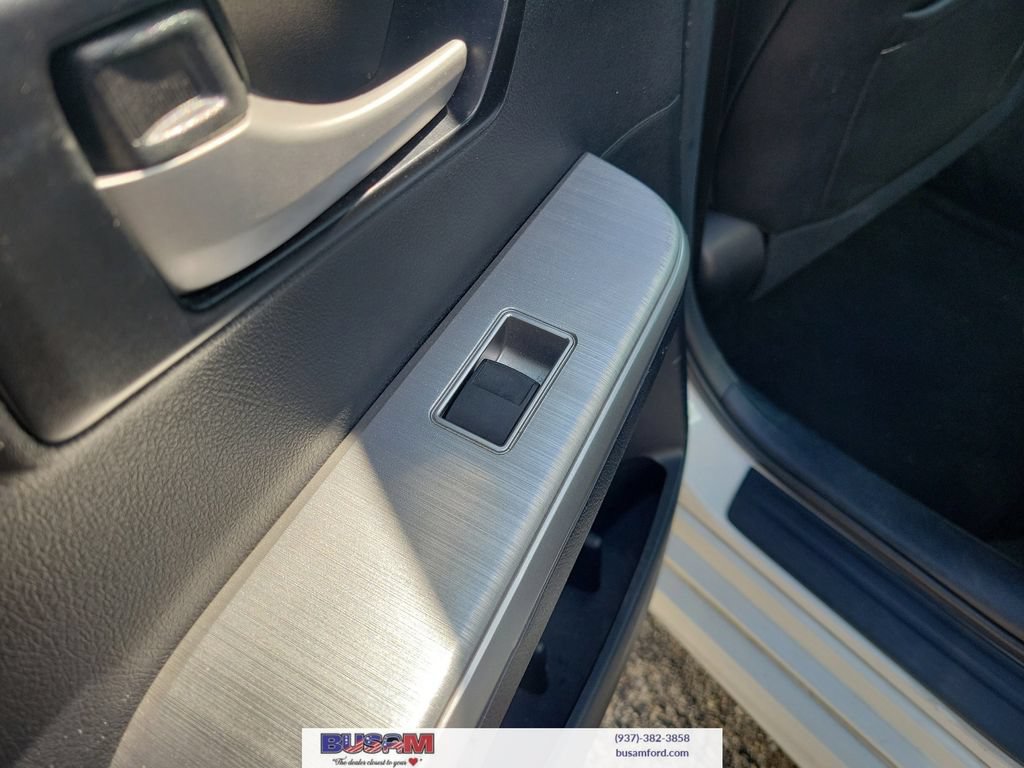 Used 2014 Toyota Camry SE w/ Leather Package FWD image 12