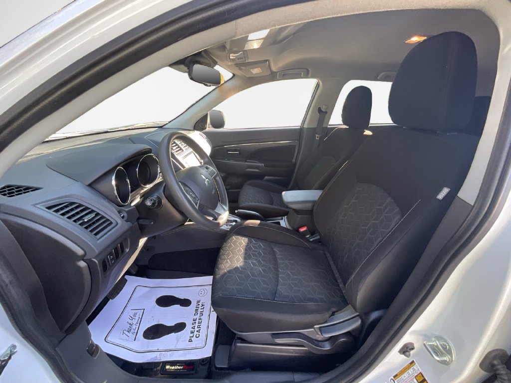 Used 2022 Mitsubishi Outlander Sport ES FWD image 12