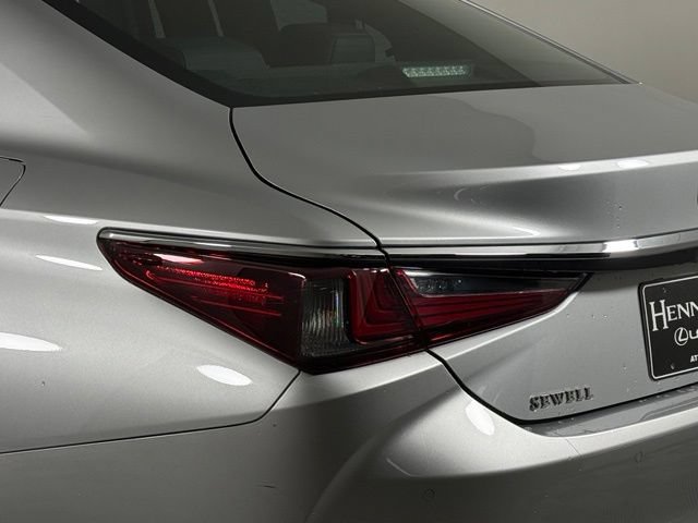 Used 2021 Lexus ES 350 Ultra Luxury w/ Accessory Package 2 FWD image 17