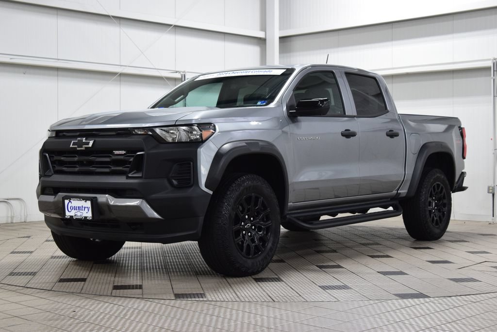 Used 2024 Chevrolet Colorado Trail Boss w/ Technology Package AWD/4WD image 3
