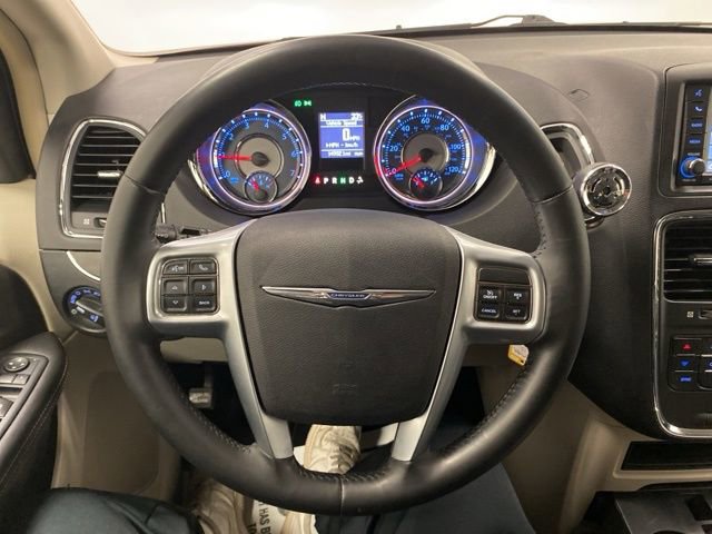 Used 2013 Chrysler Town & Country Touring image 15