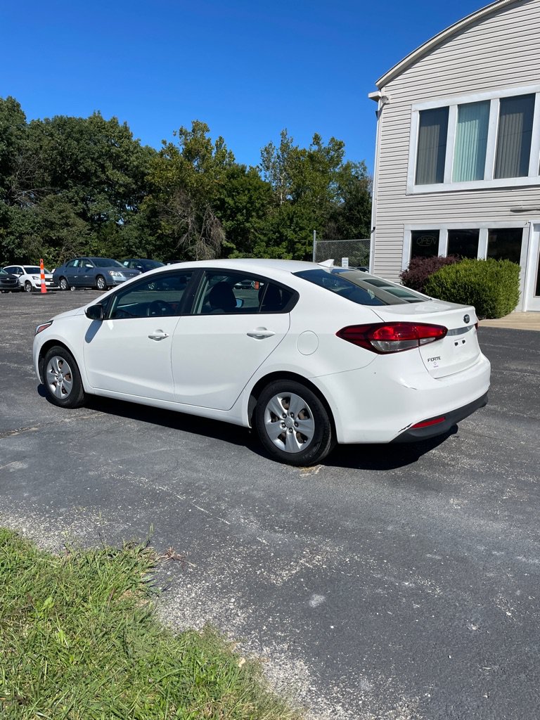 Used 2018 Kia Forte LX FWD image 3