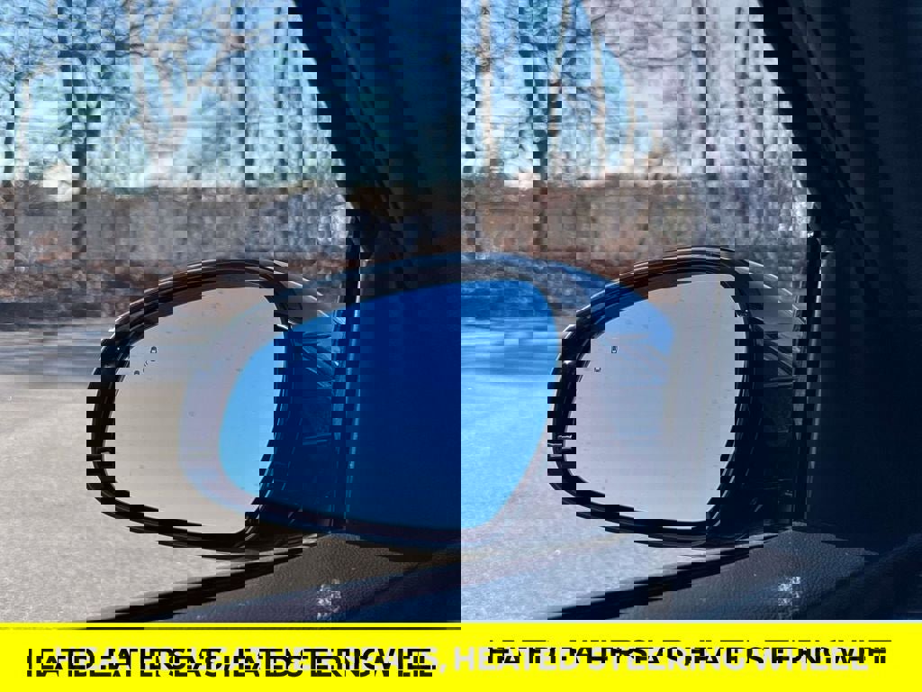 Used 2023 Genesis G70 2.0T image 32