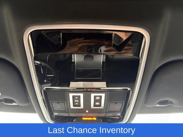 Used 2025 Land Rover Range Rover Velar Dynamic SE AWD/4WD image 12