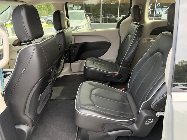 Used 2022 Chrysler Pacifica Limited FWD image 12