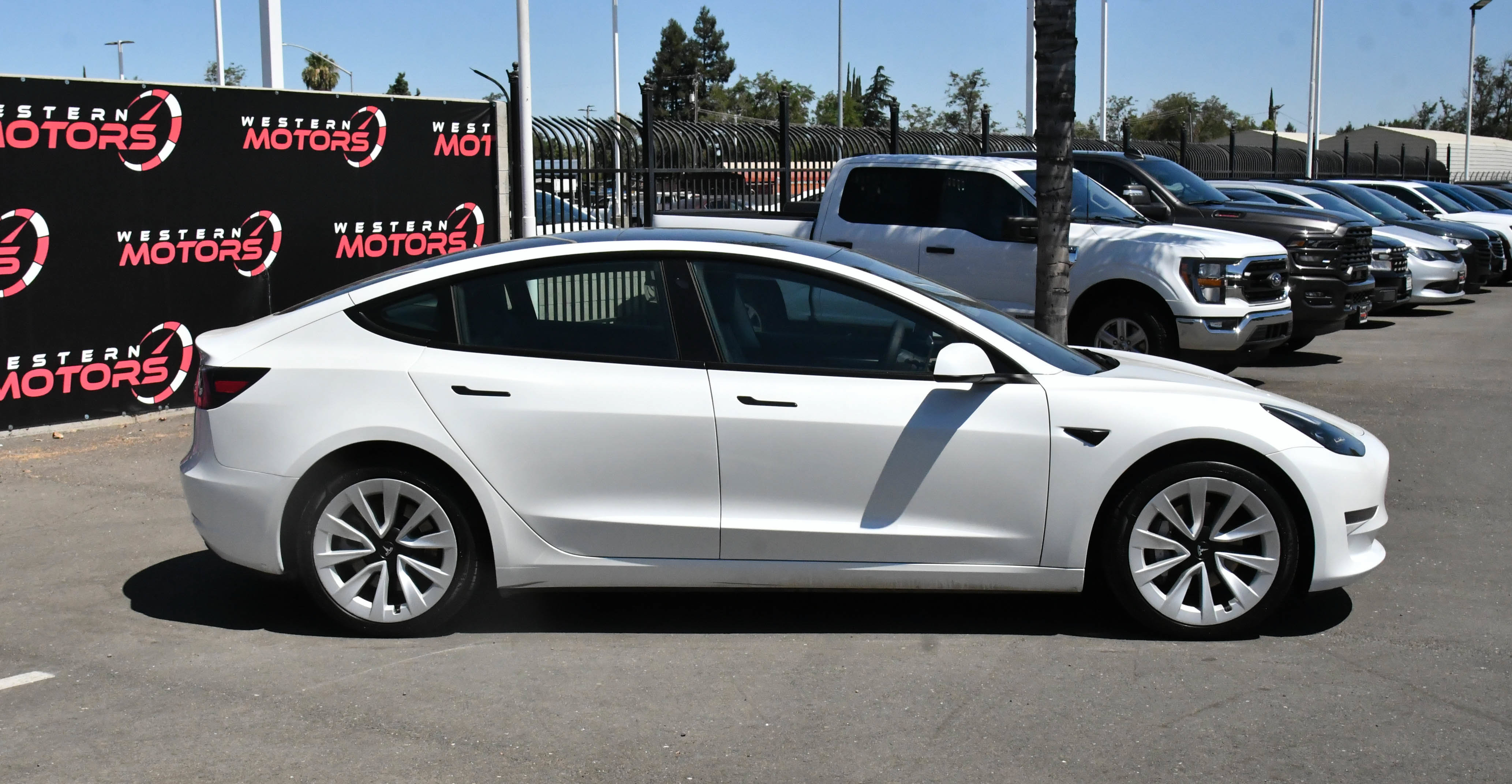 Used 2023 Tesla Model 3 Standard Range RWD image 9