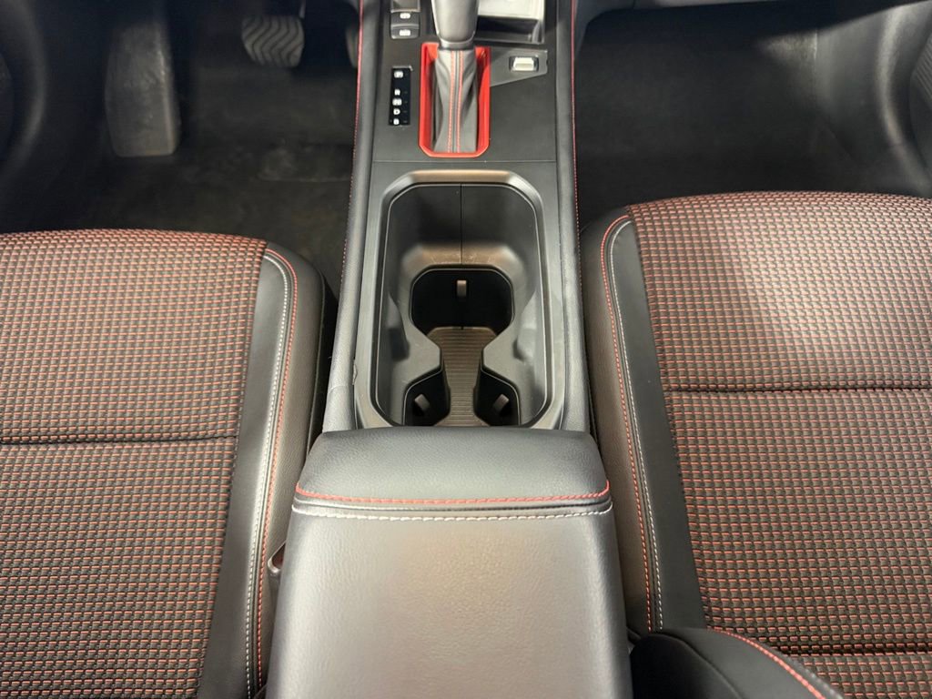 Used 2025 Nissan Kicks SR FWD image 17