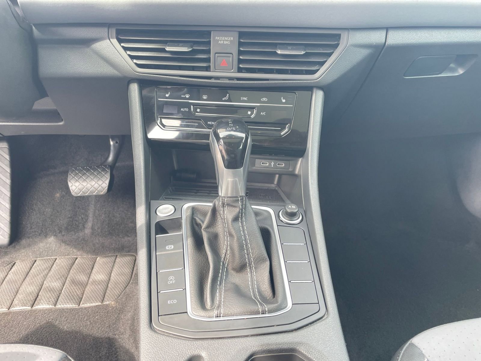 Used 2025 Volkswagen Jetta SE image 18