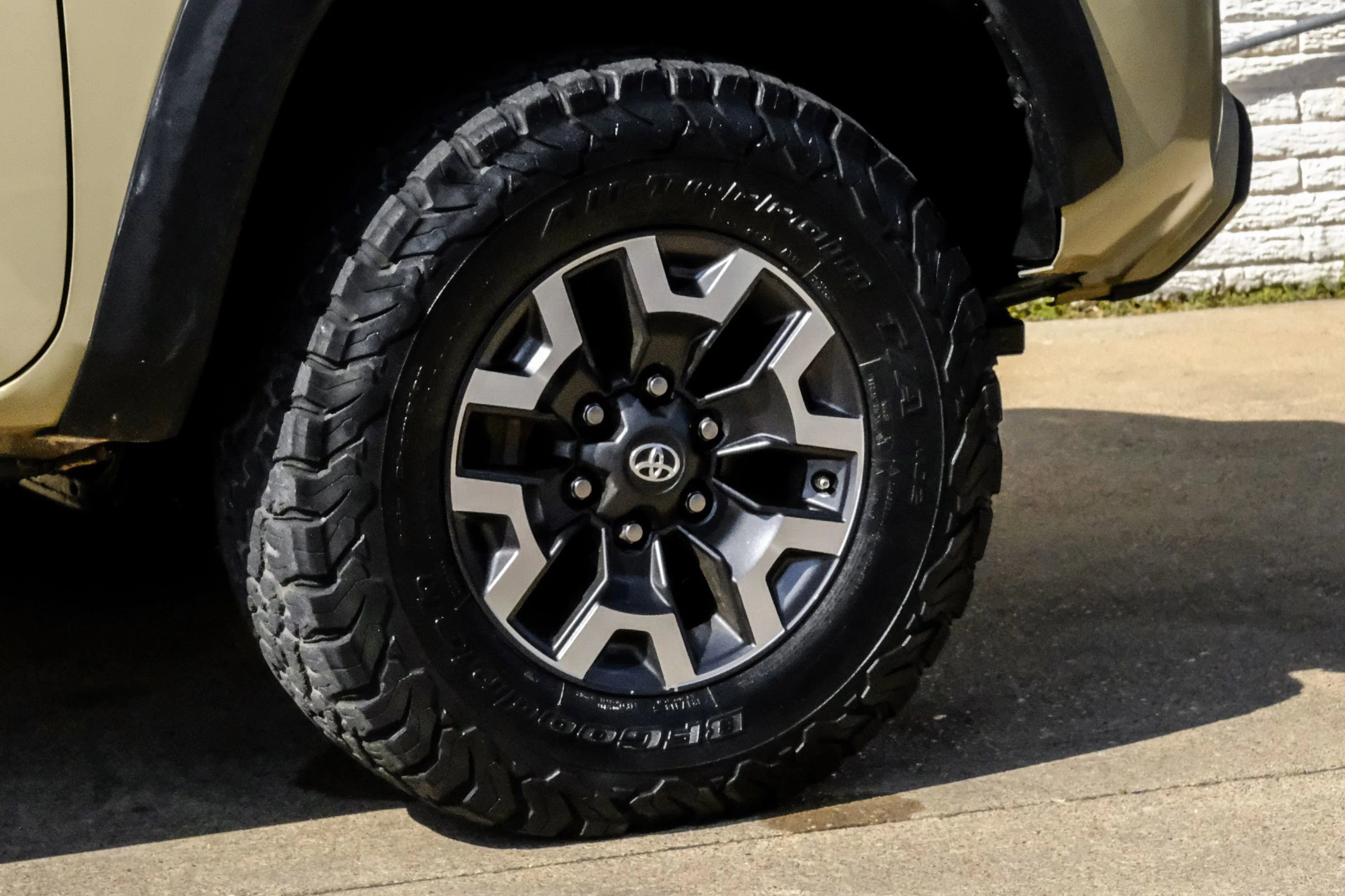 Used 2017 Toyota Tacoma TRD Off-Road image 49