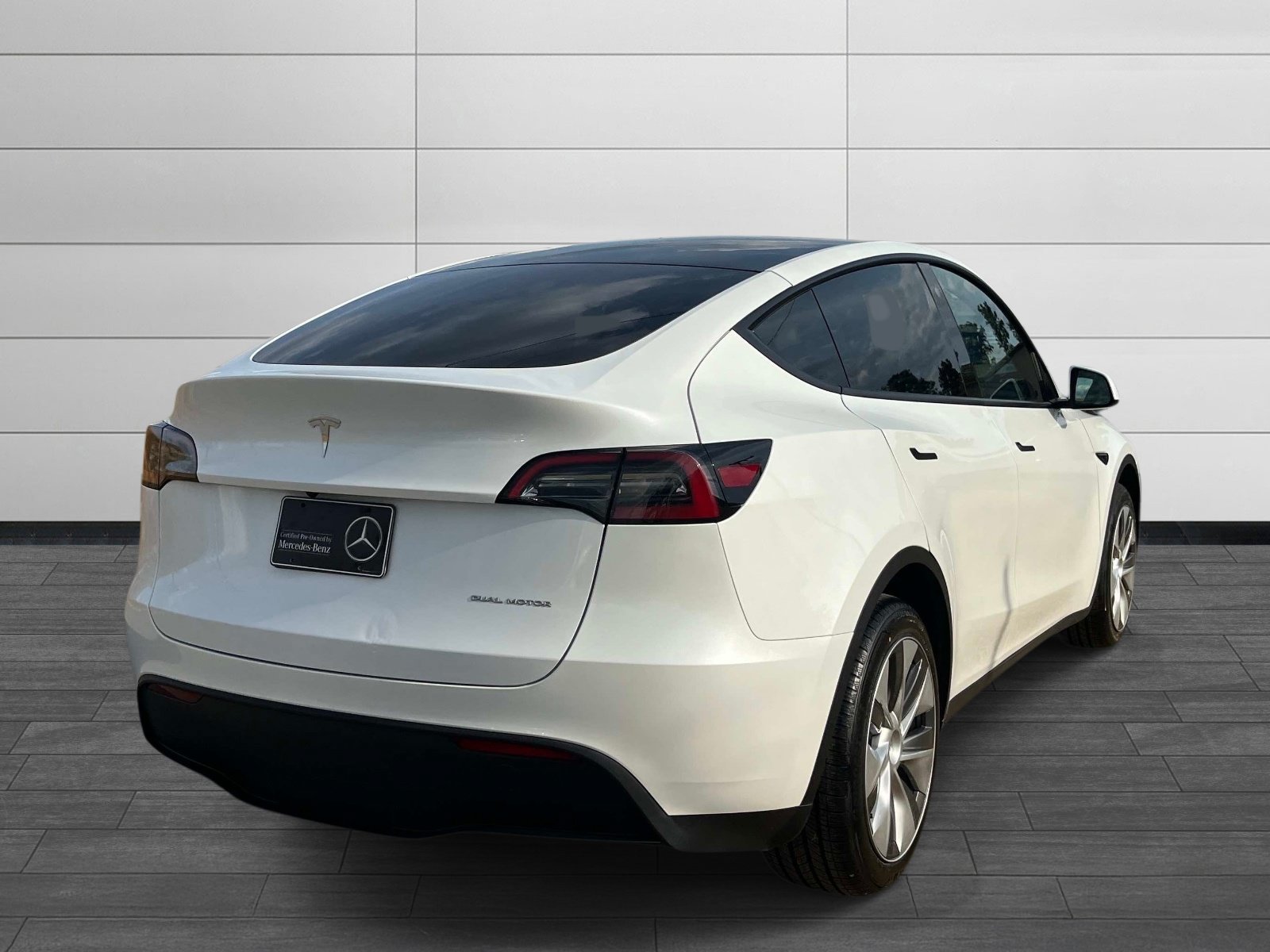 Used 2023 Tesla Model Y Long Range AWD/4WD image 3