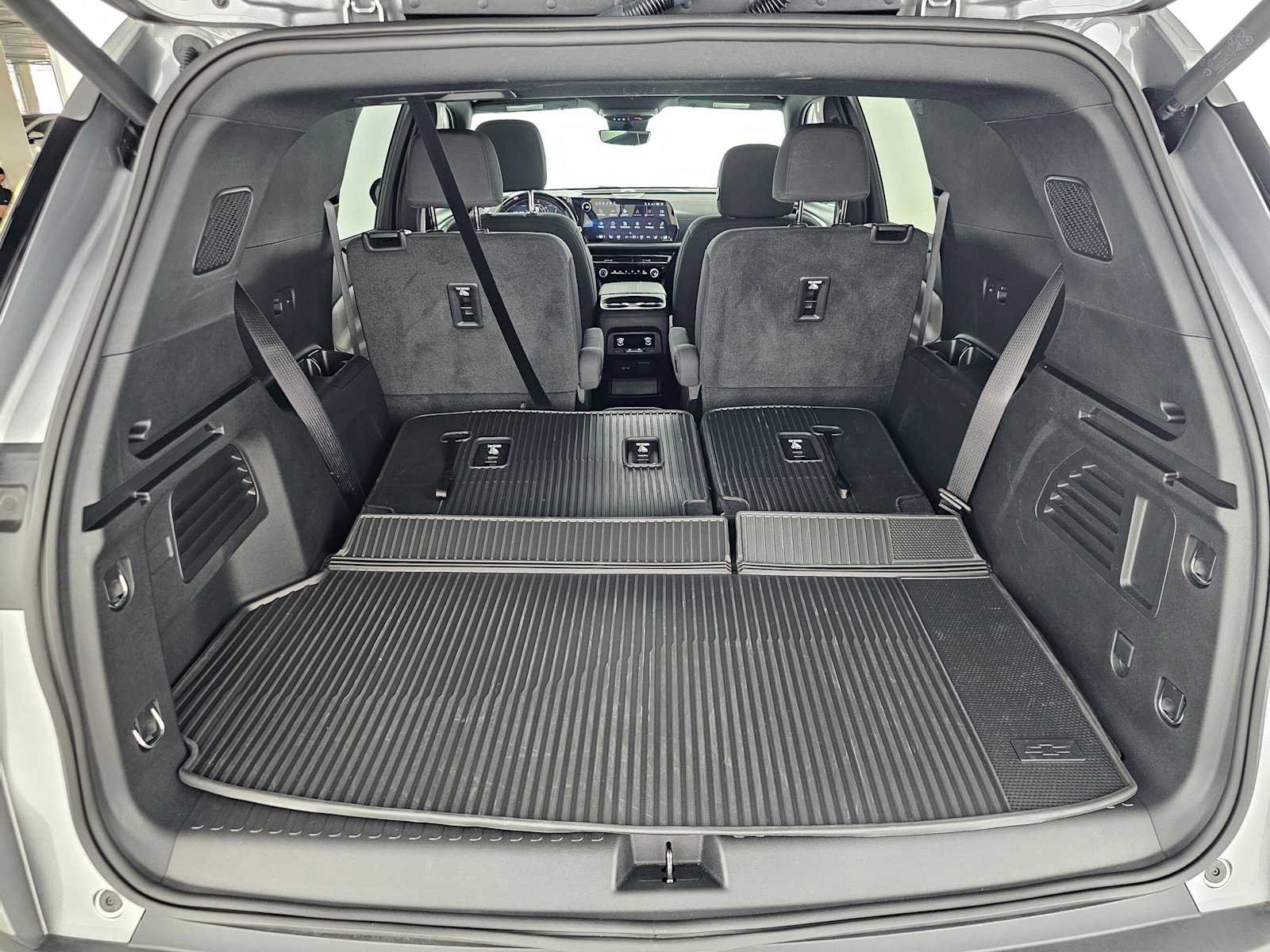 Used 2026 Chevrolet Traverse LT w/ Enhanced Driving Package FWD image 16