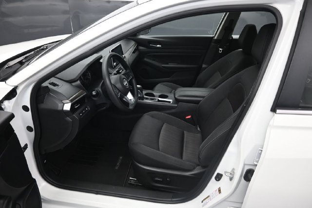 Used 2025 Nissan Altima 2.5 SV FWD image 9