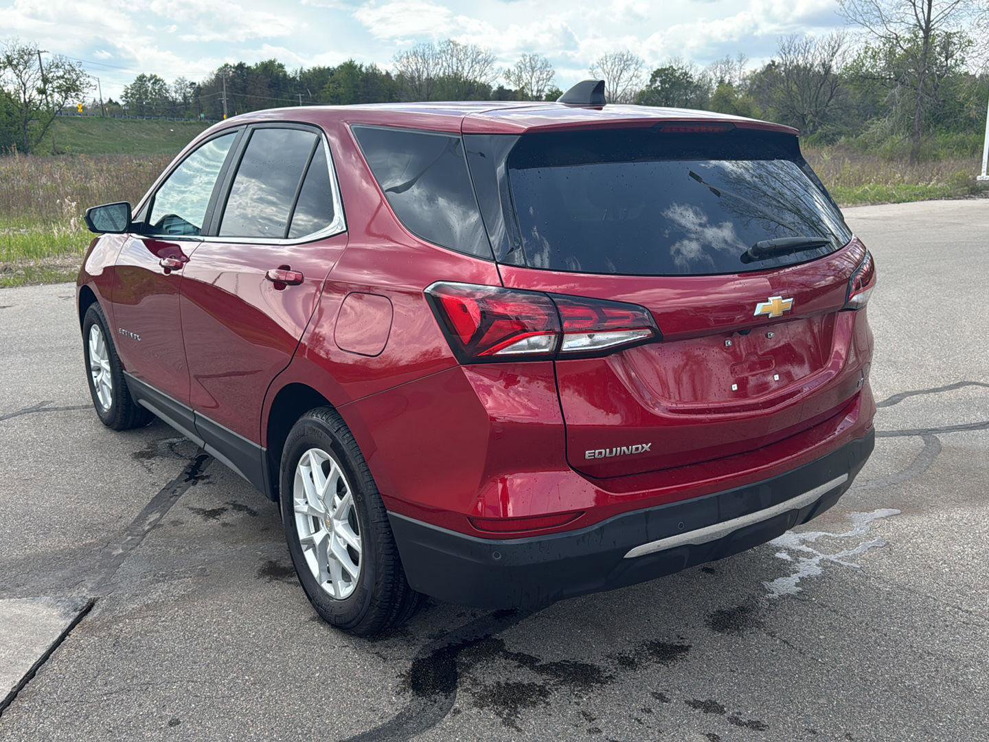 Used 2023 Chevrolet Equinox LT FWD image 3