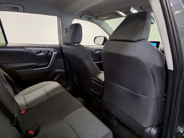 Used 2025 Toyota RAV4 XLE AWD/4WD image 15