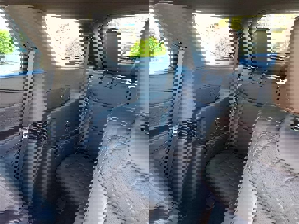 New 2025 Ford Explorer Platinum image 7