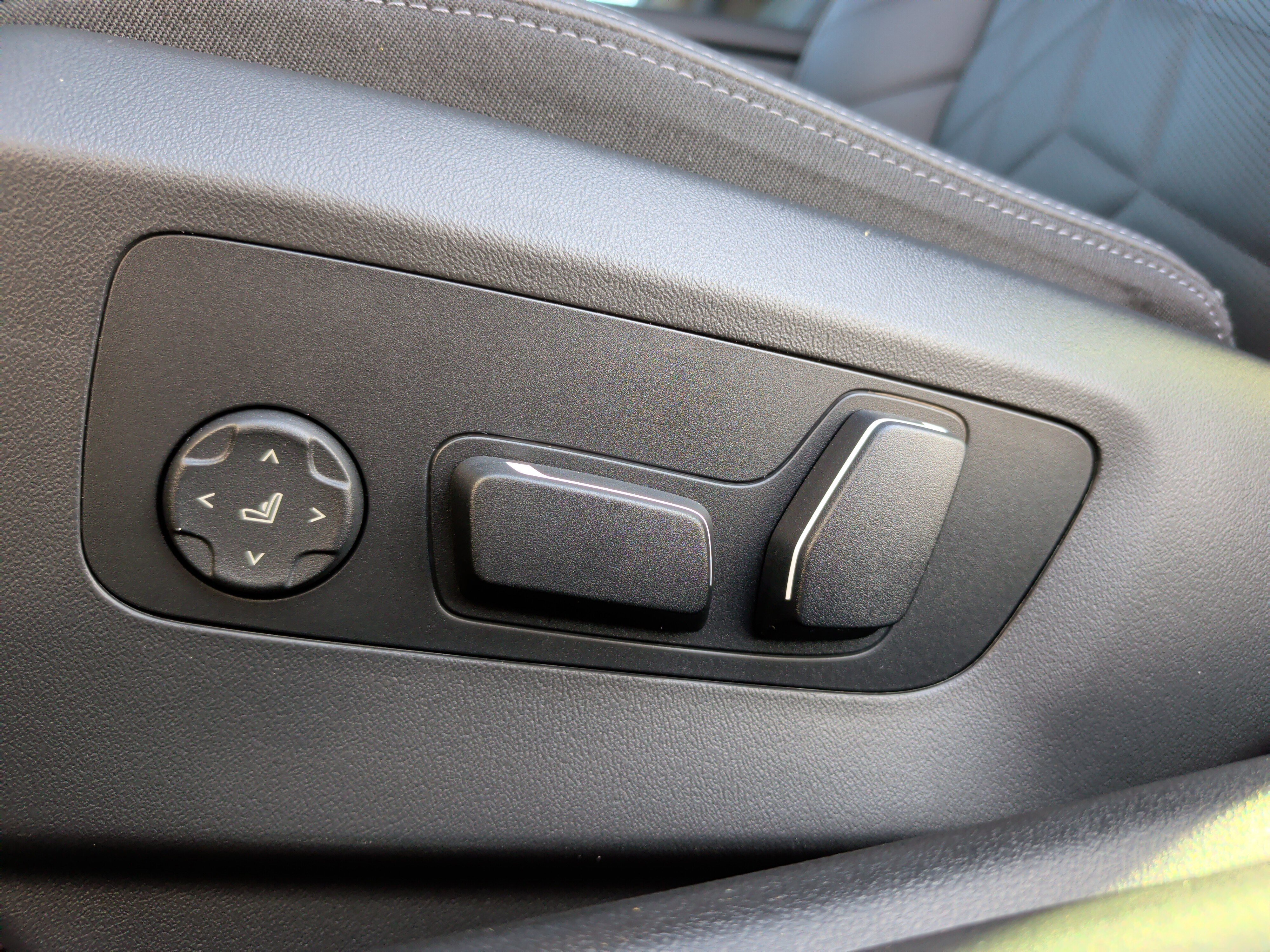 Certified 2025 BMW 550e xDrive 550e xDrive w/ Premium Package image 30