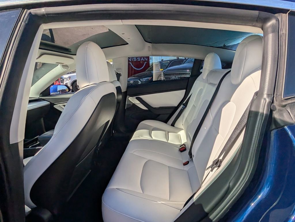 Used 2018 Tesla Model 3 Long Range image 12