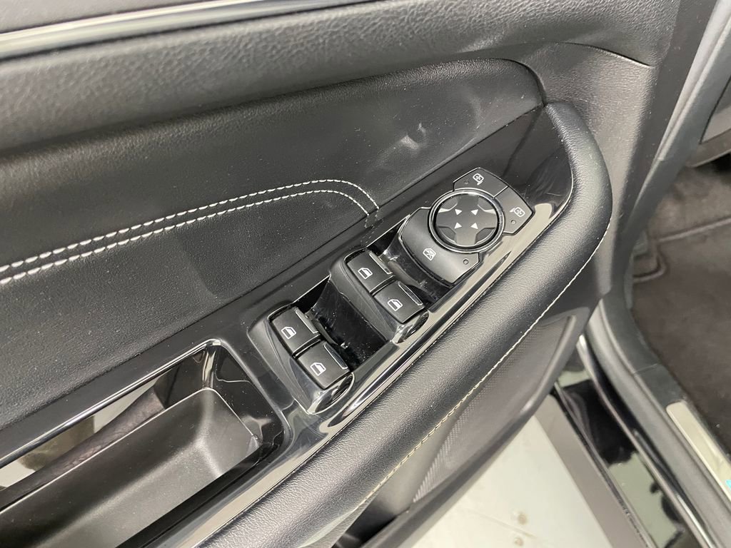 Used 2020 Ford Edge Titanium image 41