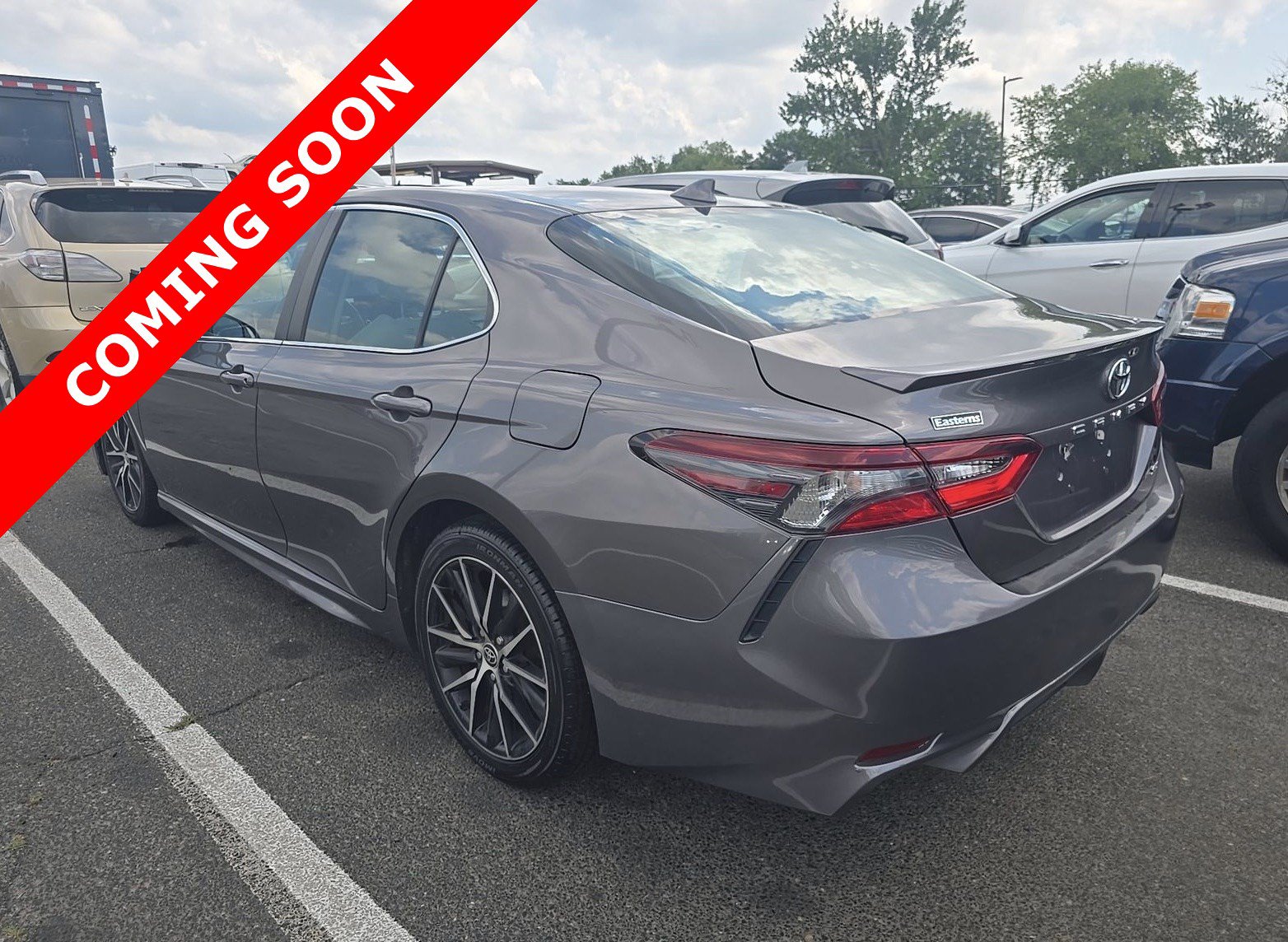 Used 2021 Toyota Camry SE FWD image 6