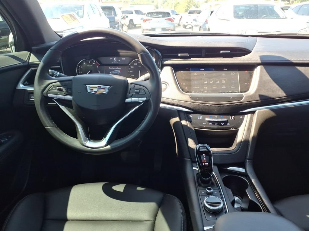 Used 2024 Cadillac XT6 Luxury w/ LPO, Floor Liner Package AWD/4WD image 16