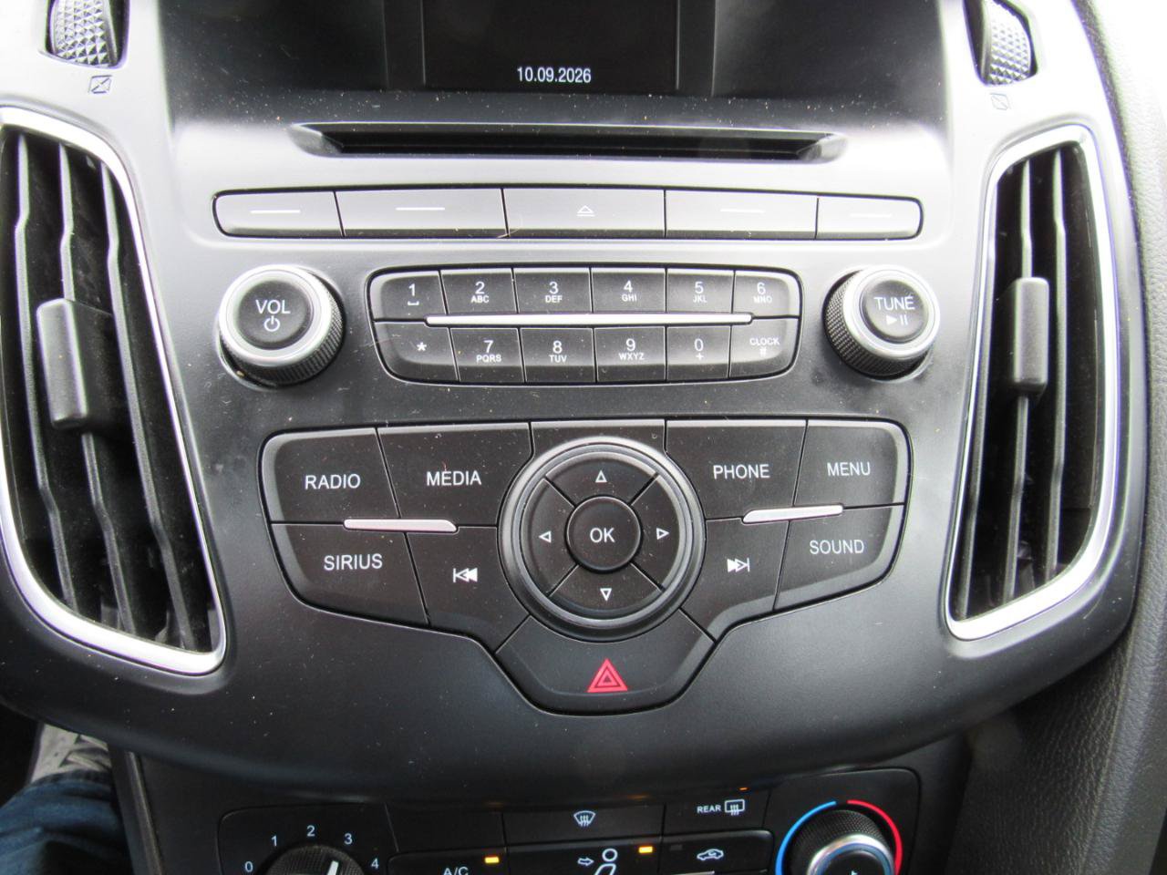Used 2015 Ford Focus SE w/ Equipment Group 201A FWD image 23