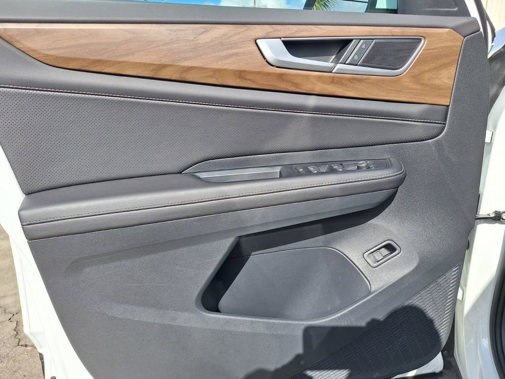 Used 2025 Volkswagen Atlas SE FWD image 34
