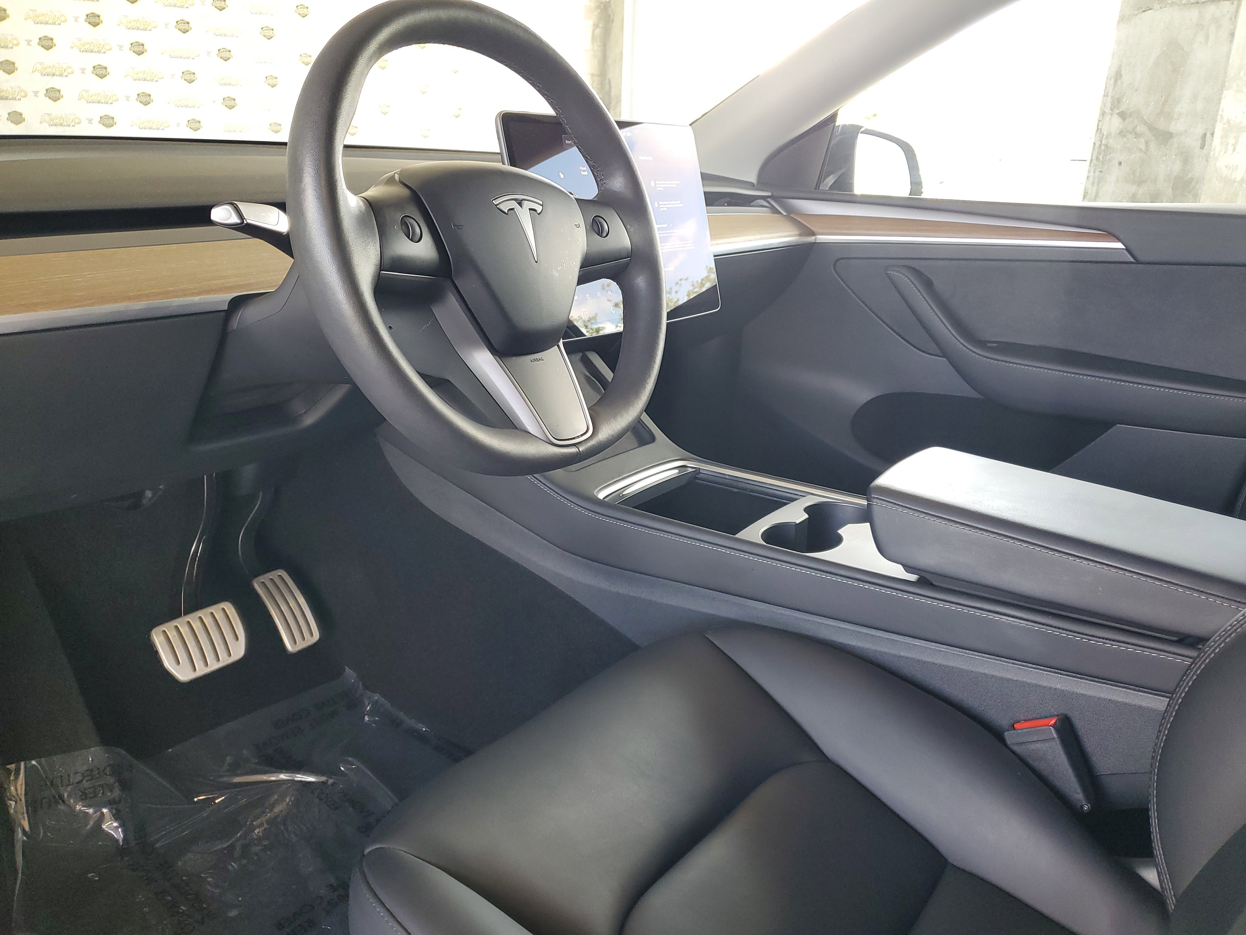 Used 2024 Tesla Model Y Performance AWD/4WD image 16