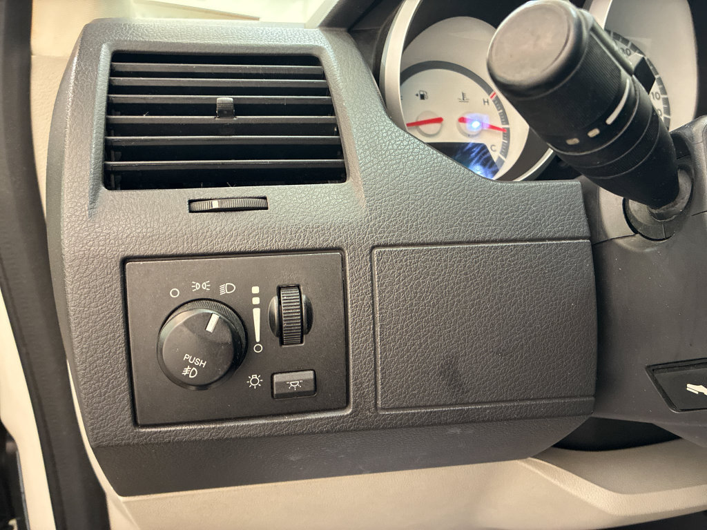 Used 2009 Dodge Grand Caravan SXT FWD image 19
