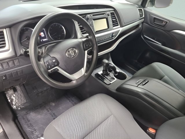 Used 2019 Toyota Highlander LE FWD image 20