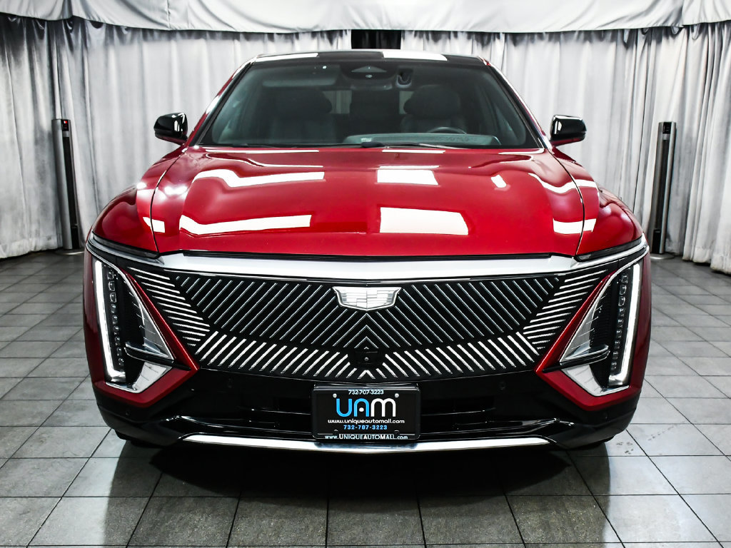 Used 2024 Cadillac Lyriq Luxury AWD/4WD image 2