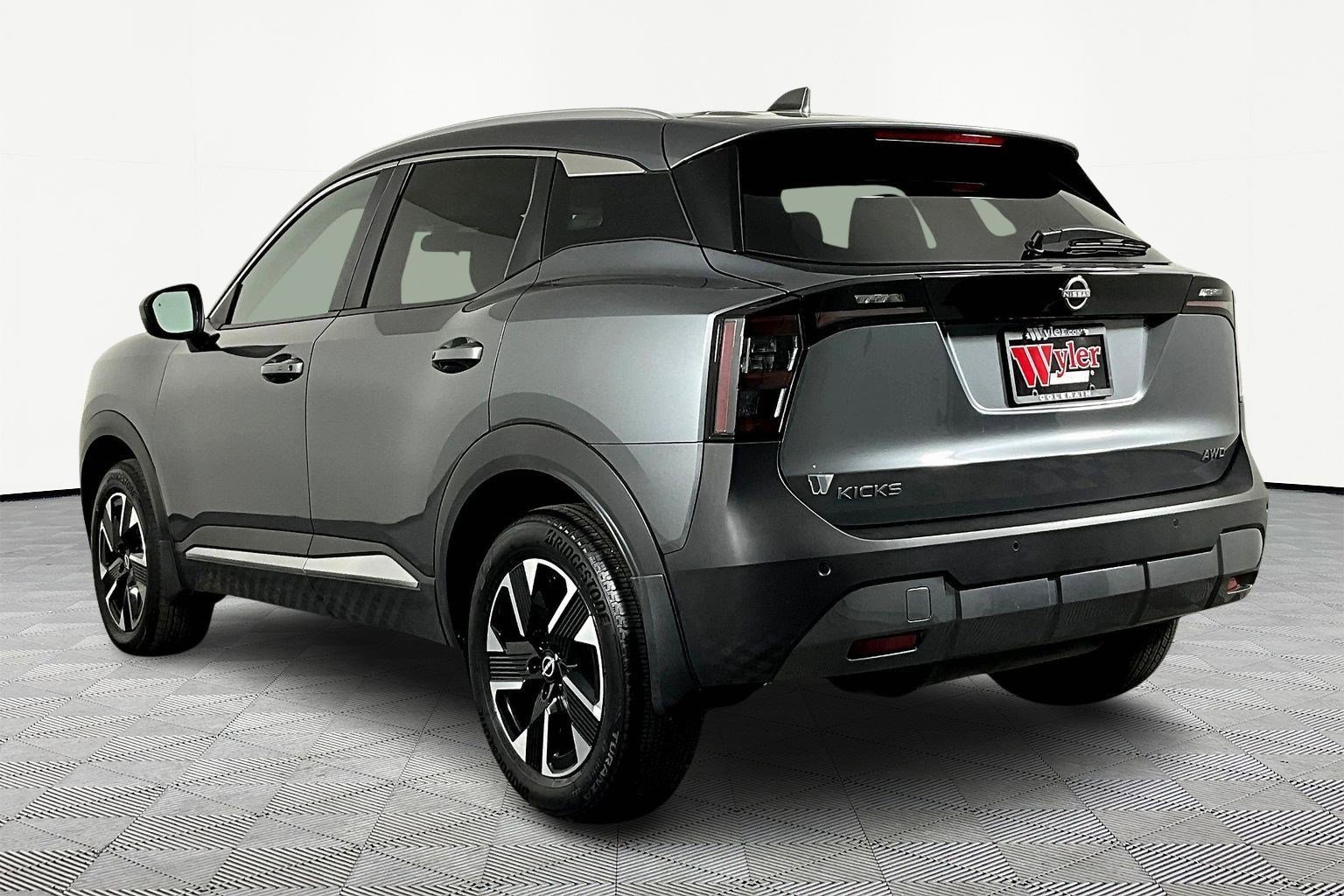 Certified 2025 Nissan Kicks SV w/ SV Premium Package image 4