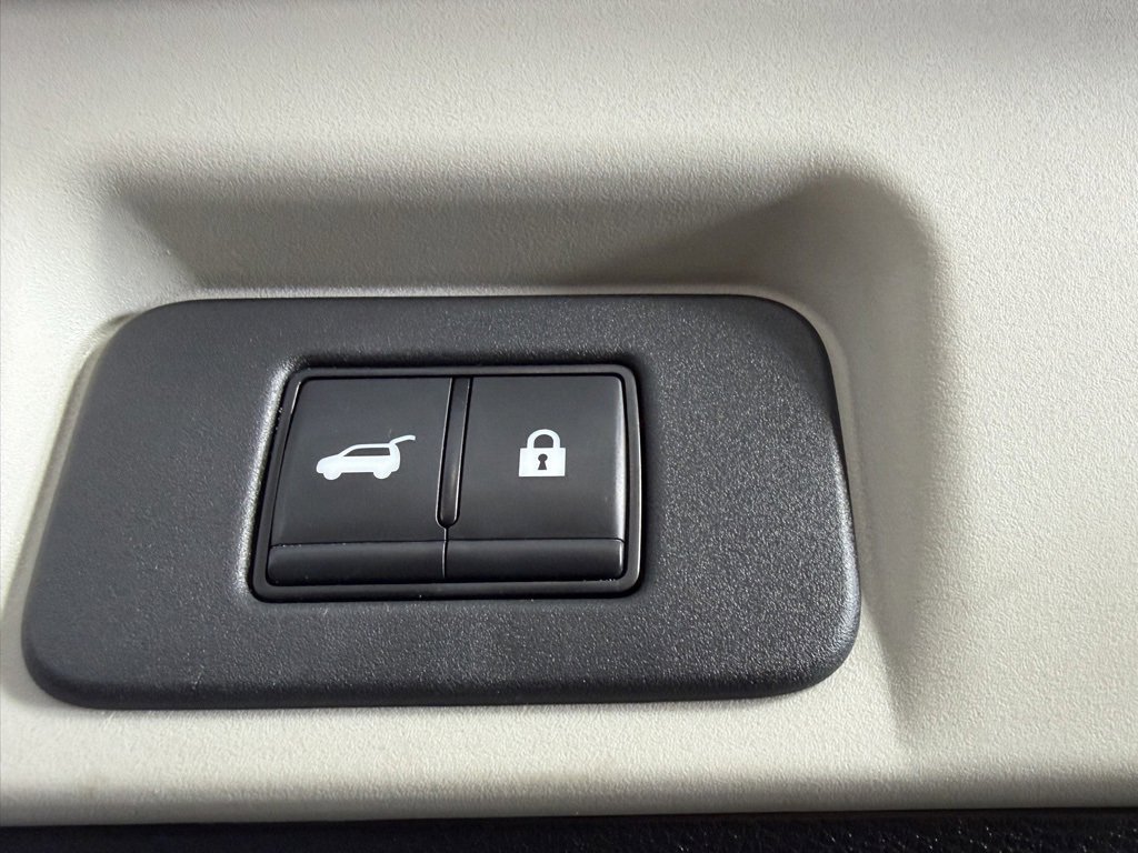 Used 2023 Nissan Ariya AWD image 29