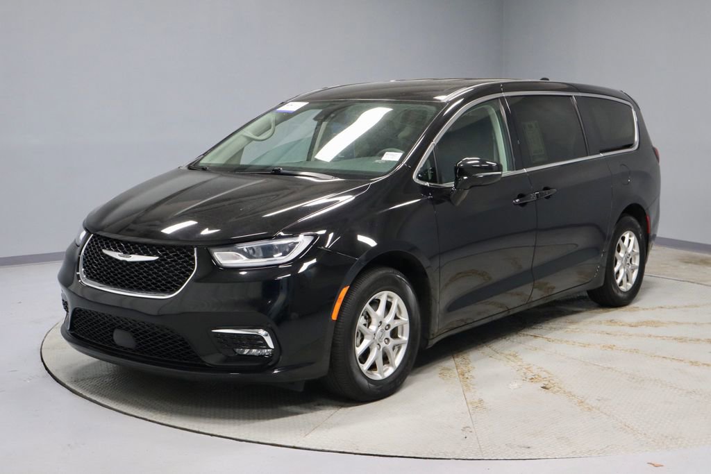 Used 2024 Chrysler Pacifica Touring-L FWD image 8