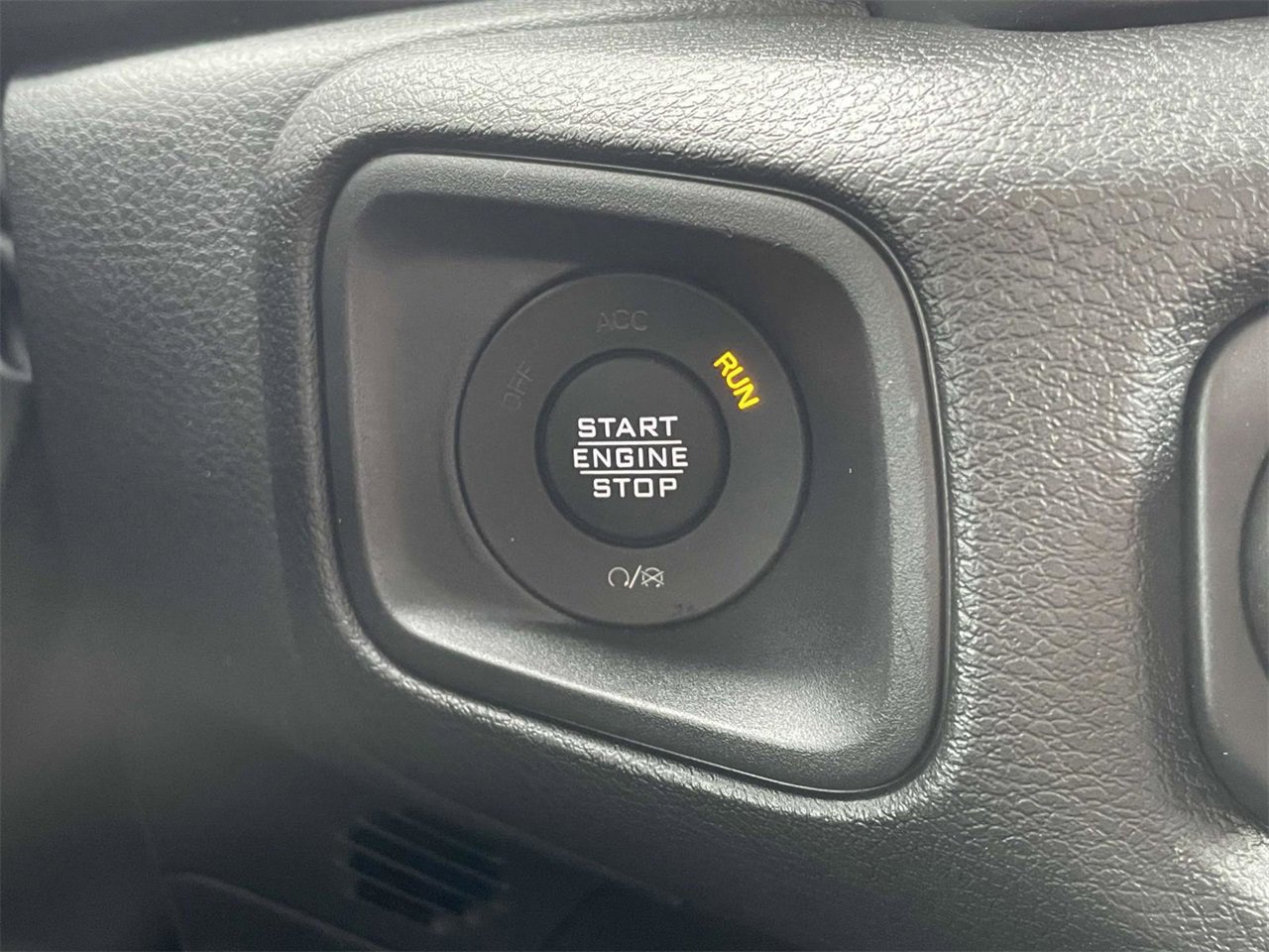 New 2025 Jeep Gladiator Sport image 16