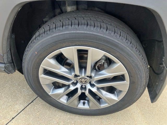 Used 2023 Toyota RAV4 XLE Premium AWD/4WD image 29