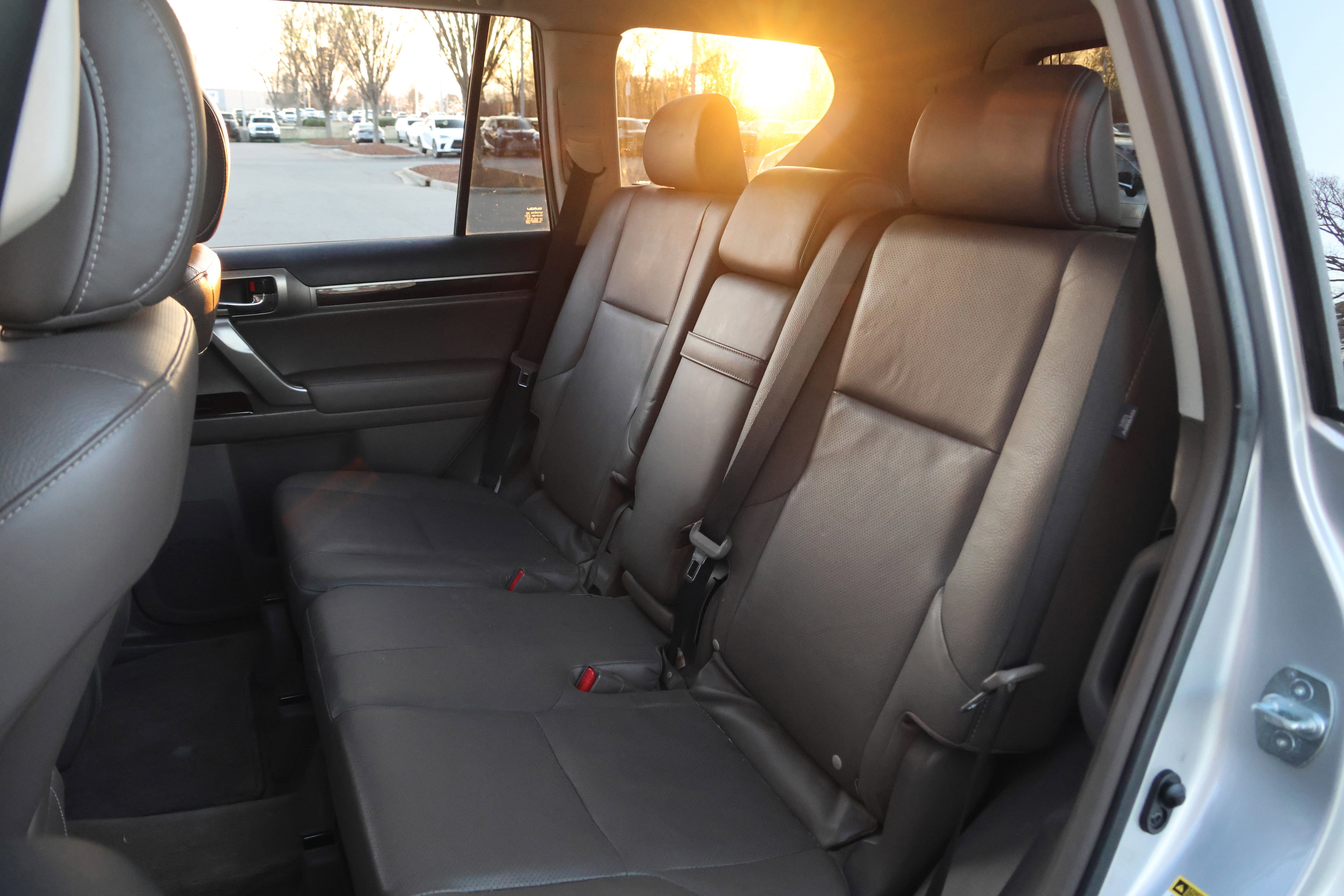 Used 2015 Lexus GX 460 w/ Premium Package image 35