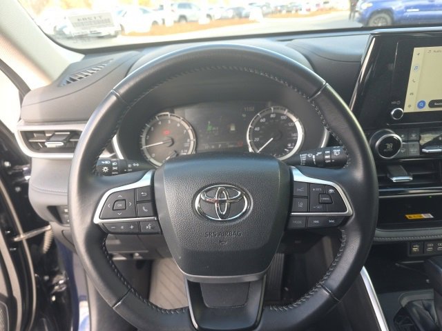 Used 2024 Toyota Highlander XLE image 19