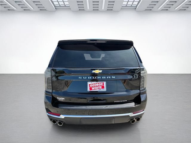 Used 2025 Chevrolet Suburban Premier AWD/4WD image 5