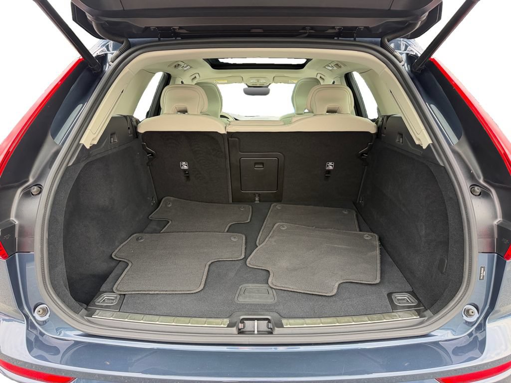 Certified 2024 Volvo XC60 B5 Plus w/ Climate Package AWD/4WD image 11