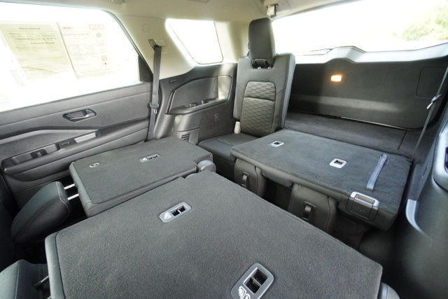 Used 2024 Nissan Pathfinder SV FWD image 22