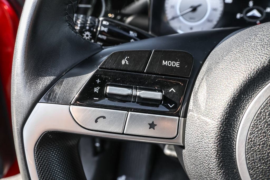 Certified 2025 Hyundai Elantra Limited FWD image 22