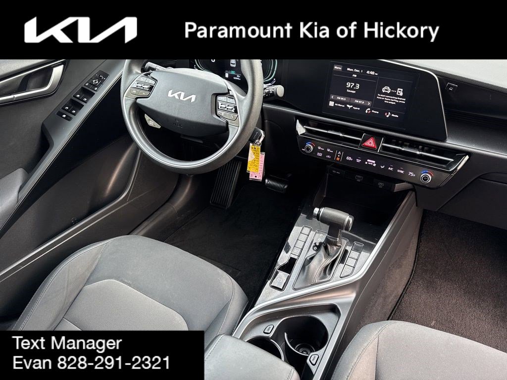 Used 2023 Kia Niro LX image 30
