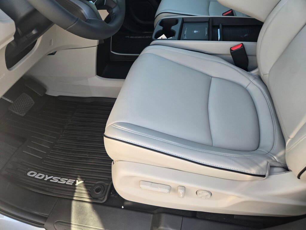 New 2026 Honda Odyssey Touring image 11