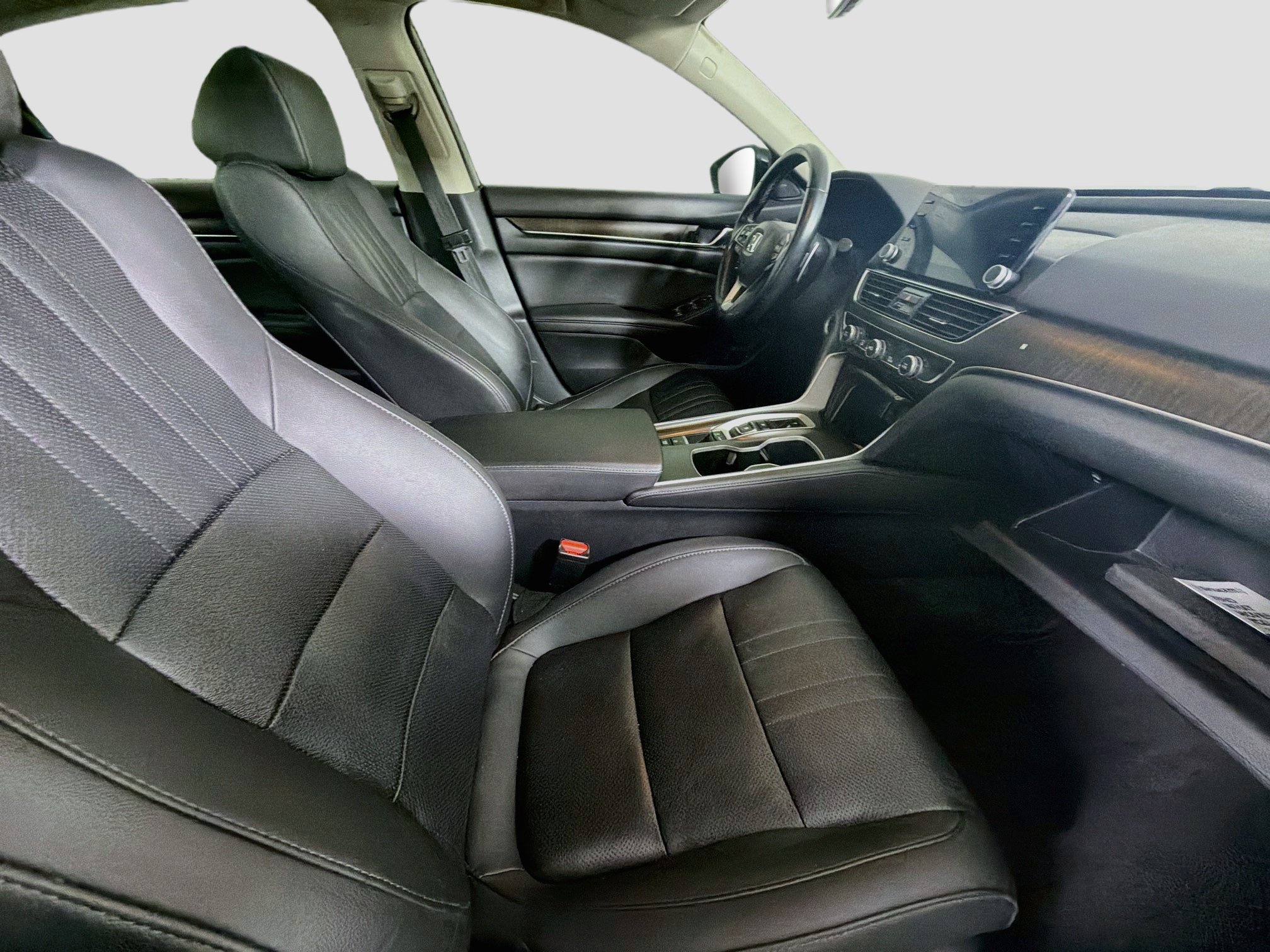 Used 2020 Honda Accord Touring image 30