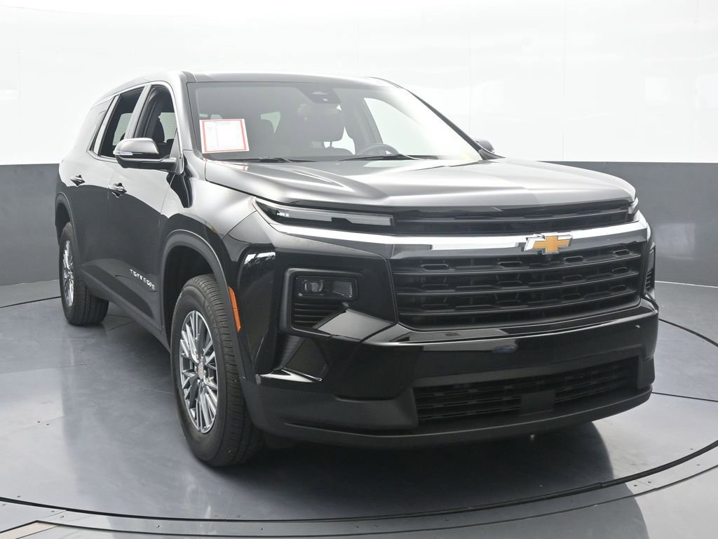 Used 2024 Chevrolet Traverse LS image 9