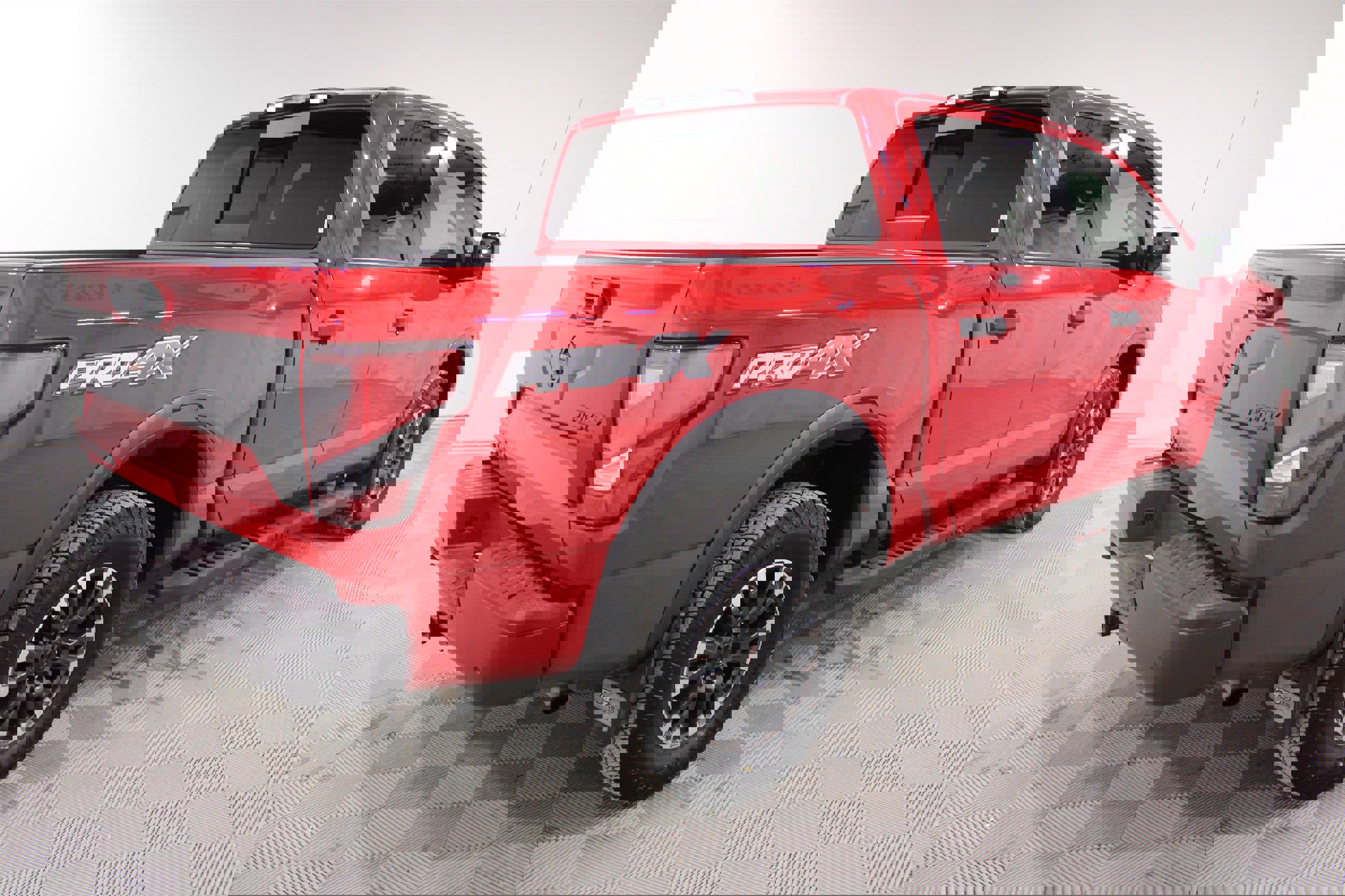 Used 2020 Nissan Titan PRO-4X w/ Pro-4x Convenience Package image 23