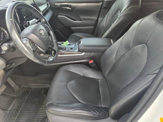Certified 2021 Toyota Highlander Limited FWD image 18